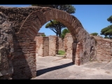 02946 ostia - regio v - insula v - terme dell'invidioso (v,v,2) - raum d - frigidarium - bli ri nordwesten - 06-2024.jpg